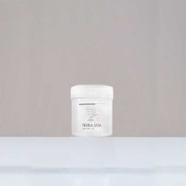 اسکراب لایه بردار 500 گرمی ترا ویتا ام بی کی برای پوست صورت و بدن